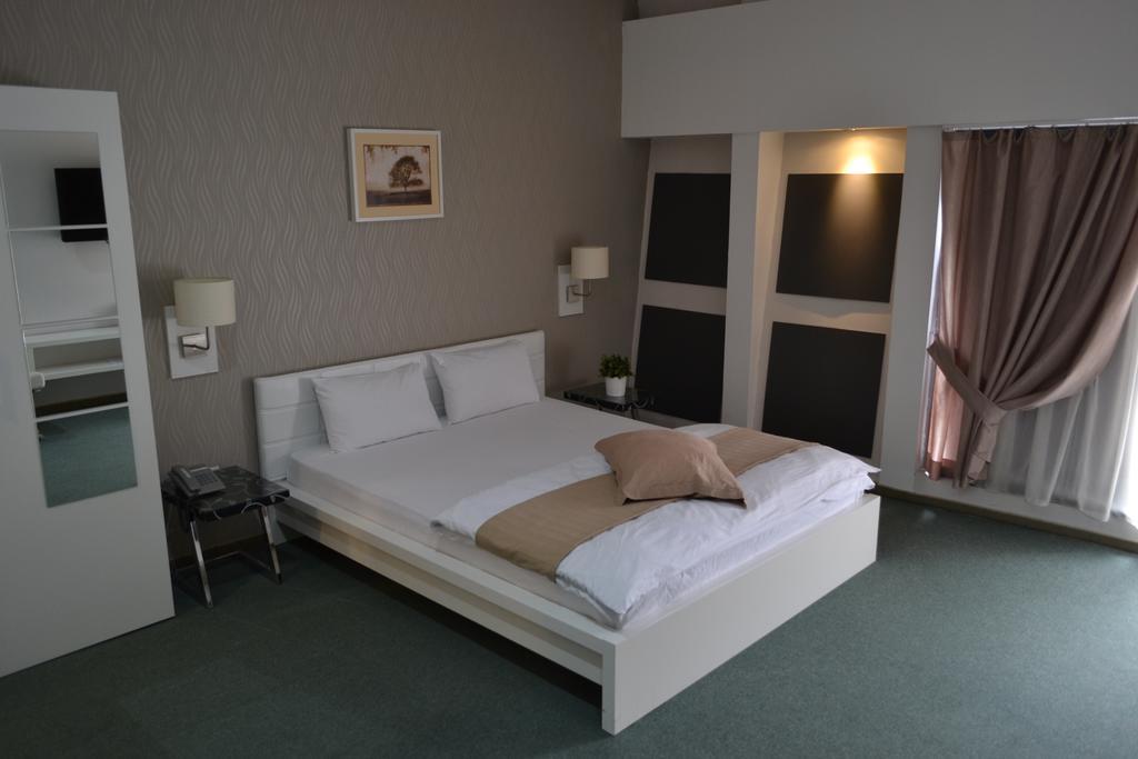 Guesthouse City Central International Skopje Ngoại thất bức ảnh